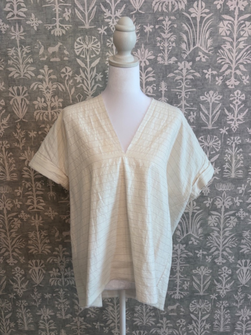 JAG Jewelry & Goods Blouse Women's Medium White Pinstripe V Neck Short Sleeve